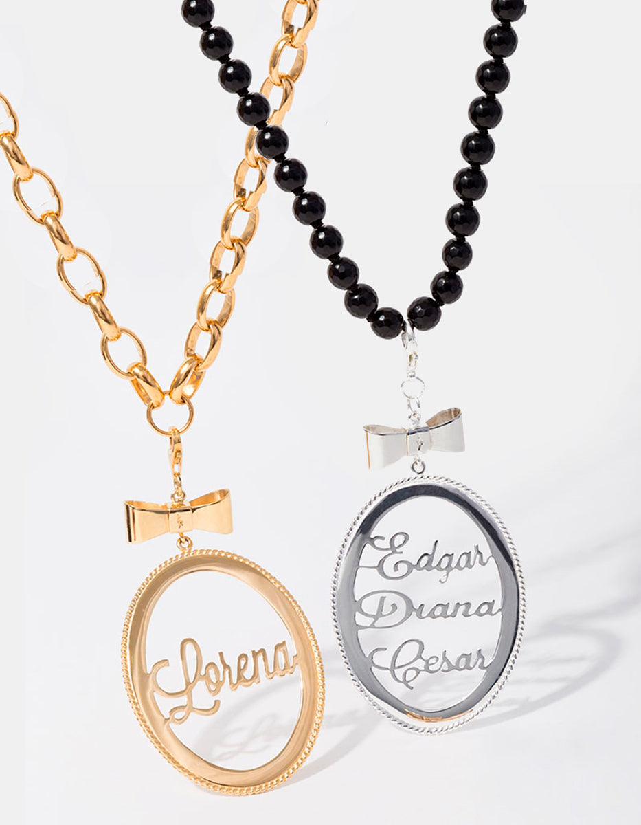 Set de collar con dije medallón y nombre personalizado con baño de oro 22k