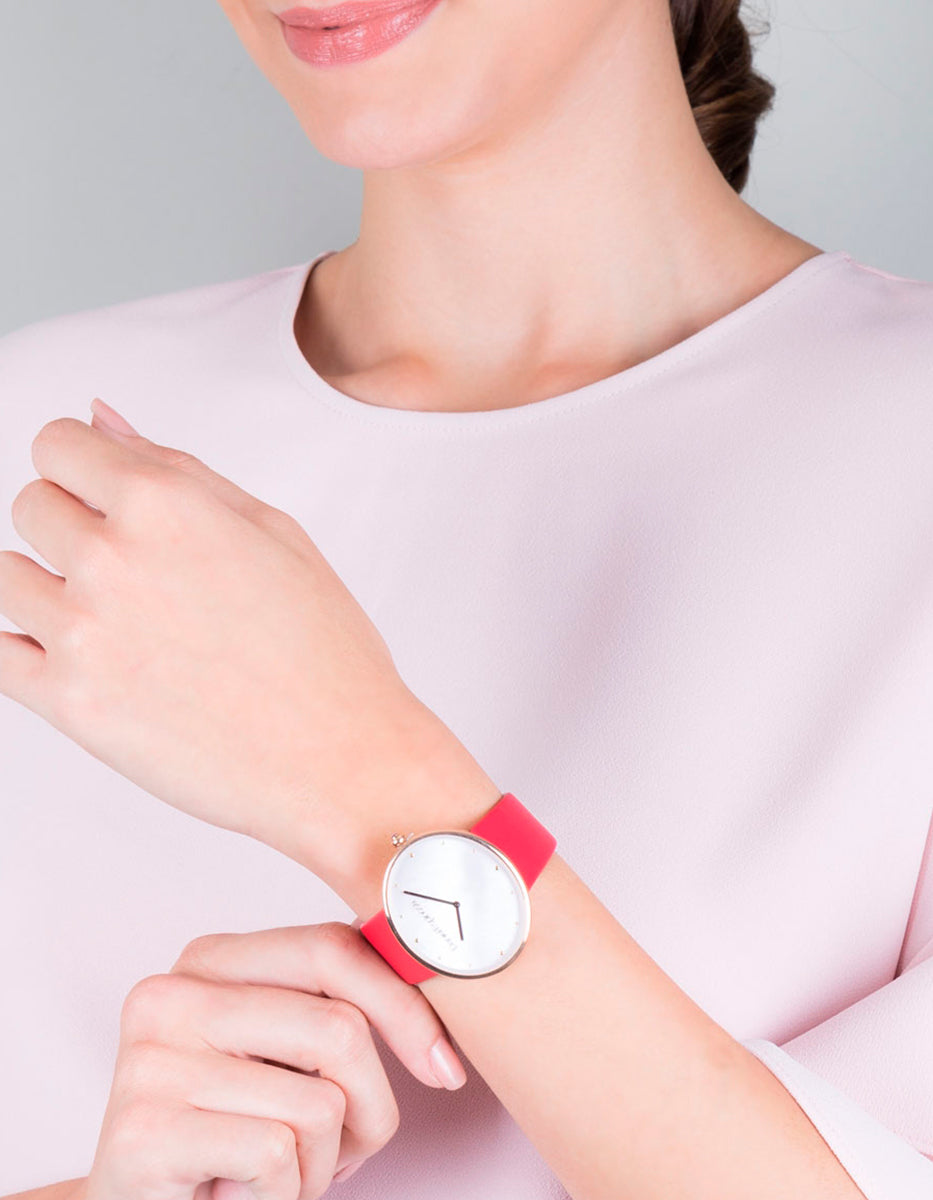 Reloj en Acero Inoxidable Rojo con Bisel Dorado Hollywood