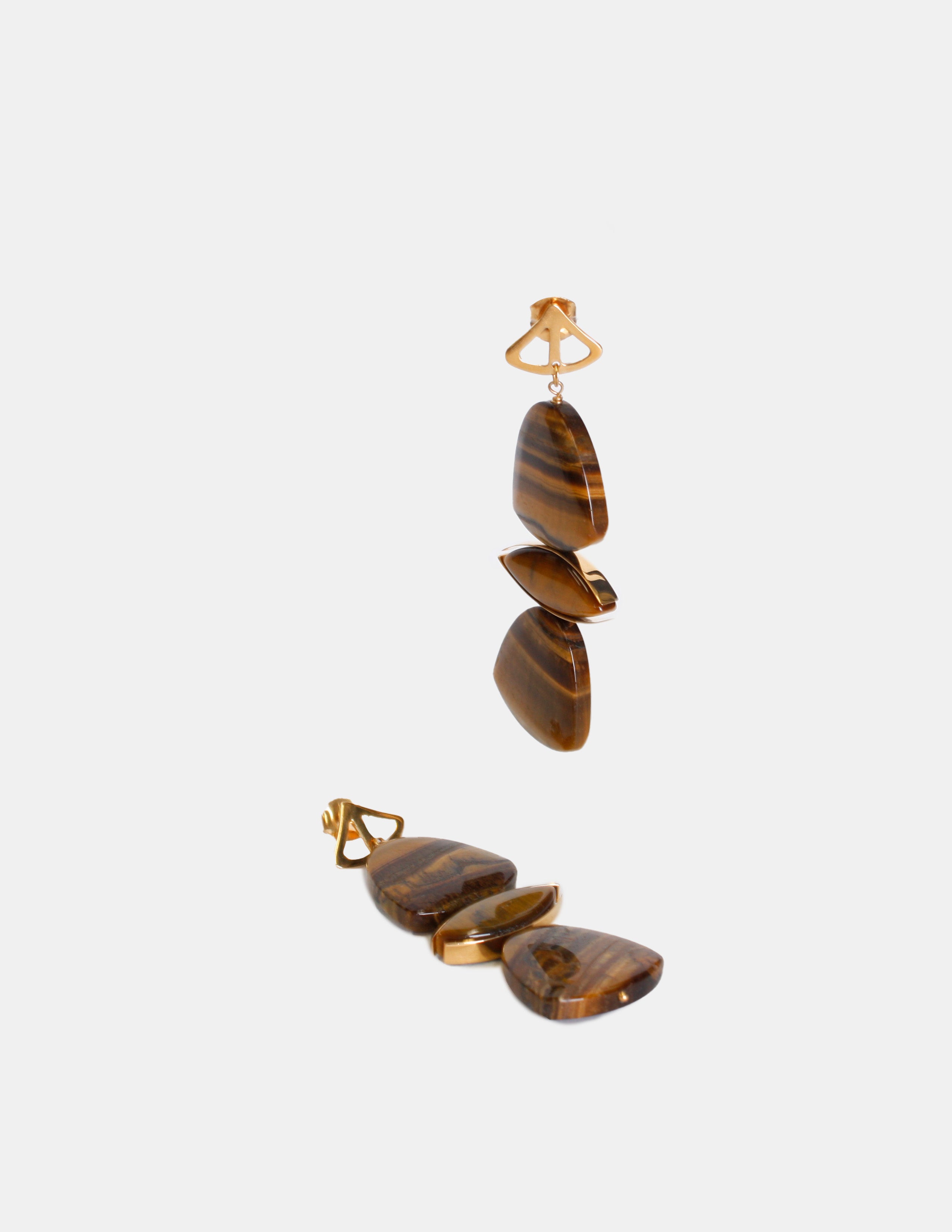 Aretes de bronce baño oro 22k con ojo de tigre