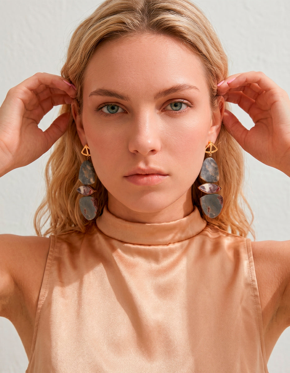 Aretes de bronce baño oro 22k con jaspe gris y jaspe rojo