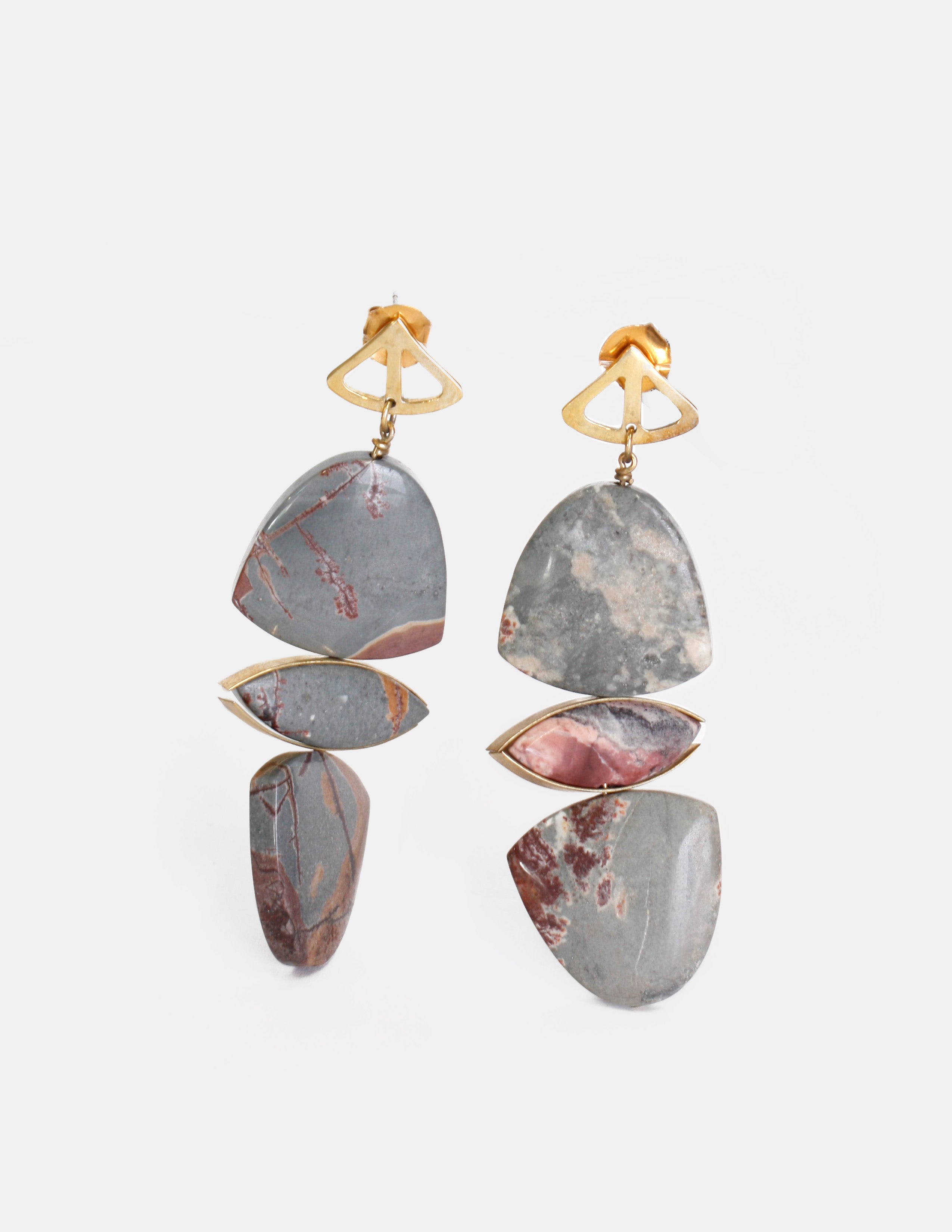 Aretes de bronce baño oro 22k con jaspe gris y jaspe rojo