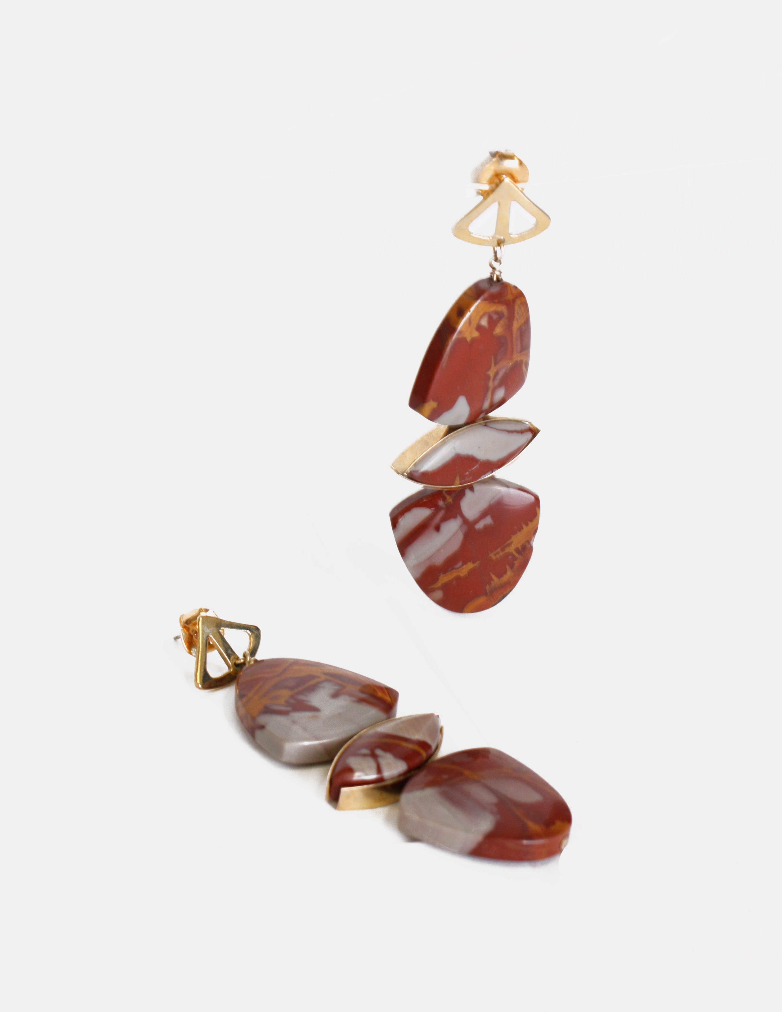 Aretes de bronce baño oro 22k con jaspe rojo y jaspe gris