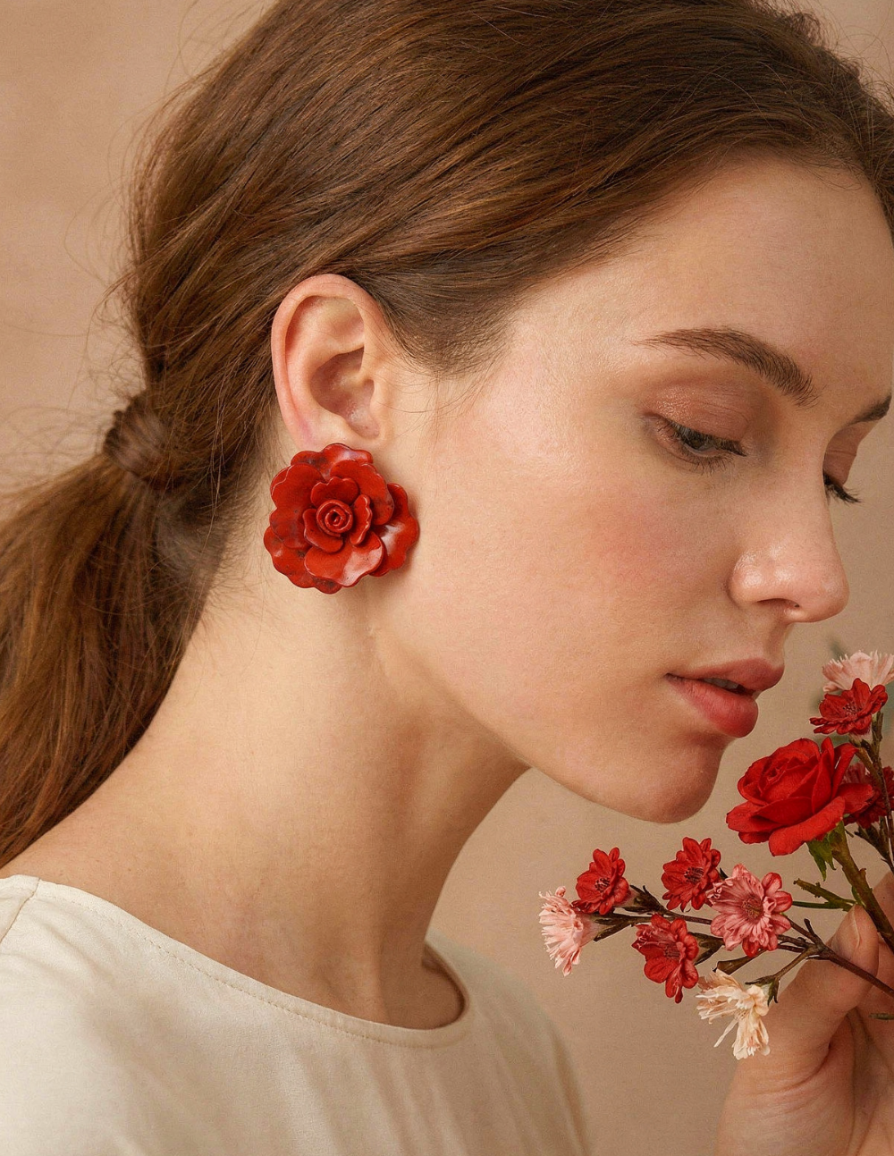Aretes de Baquelita con forma de Flor en Tono Naranja Mandragora