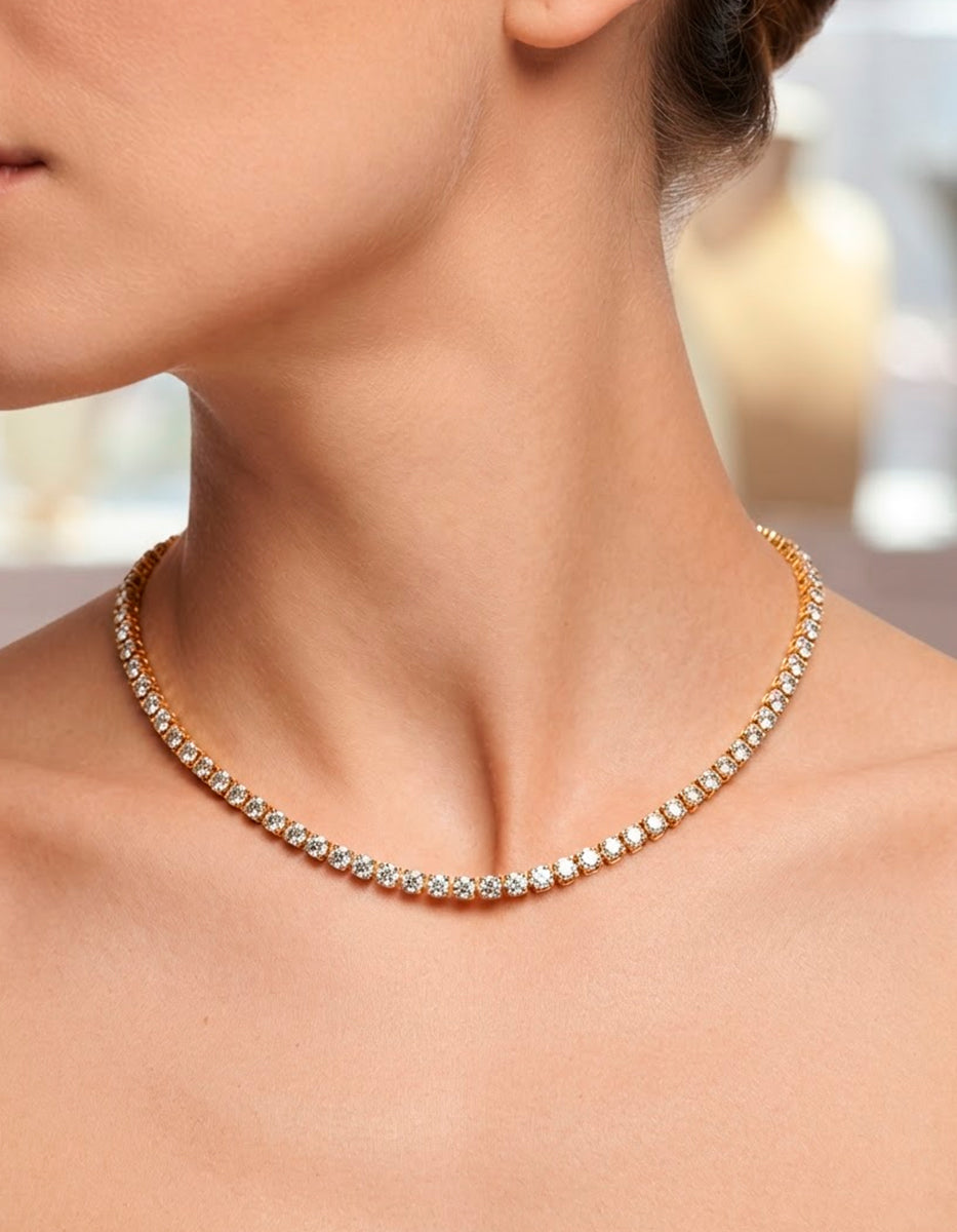 Collar en baño de oro de 22kt y topacios blancos en corte brillante Festive Style