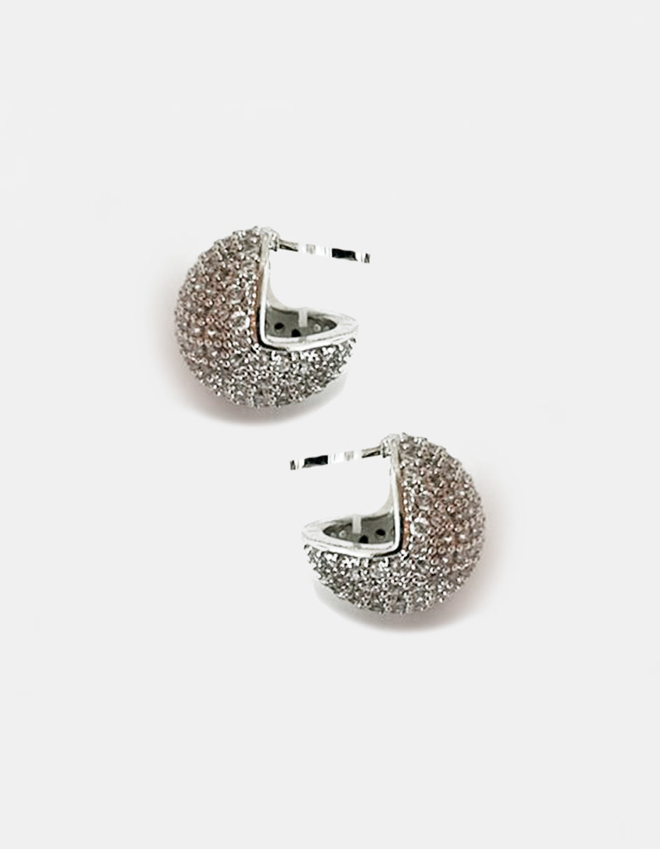 Aretes con baño de platino con esfera cóncava y topacios blancos Festive Style