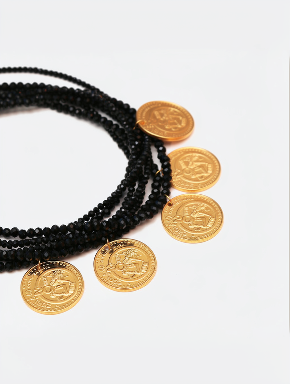 Collar de 7 hilos con cristal austriaco y 5 monedas vintage en baño de oro de 22kt Memorias
