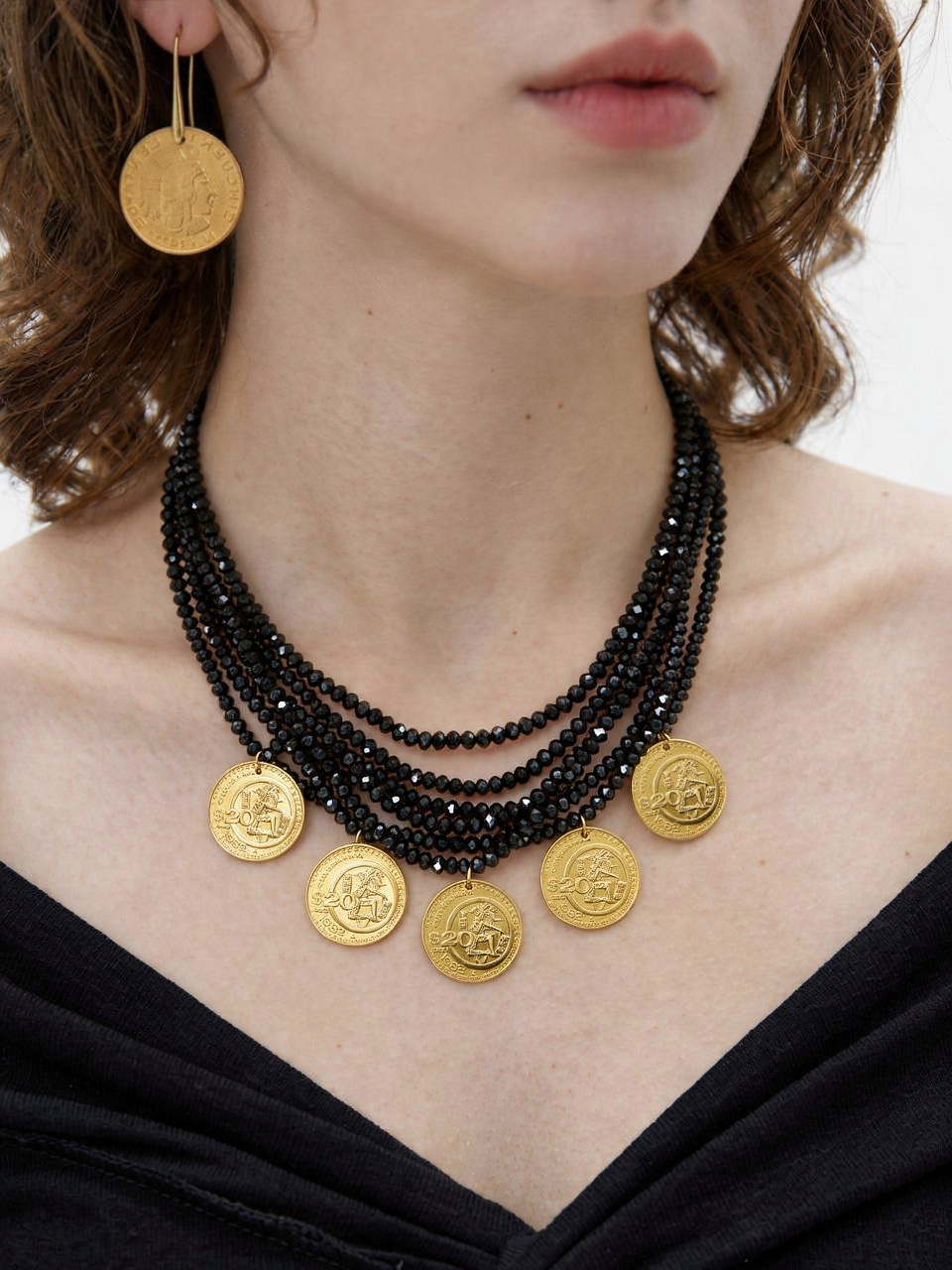 Collar de 7 hilos con cristal austriaco y 5 monedas vintage en baño de oro de 22kt Memorias