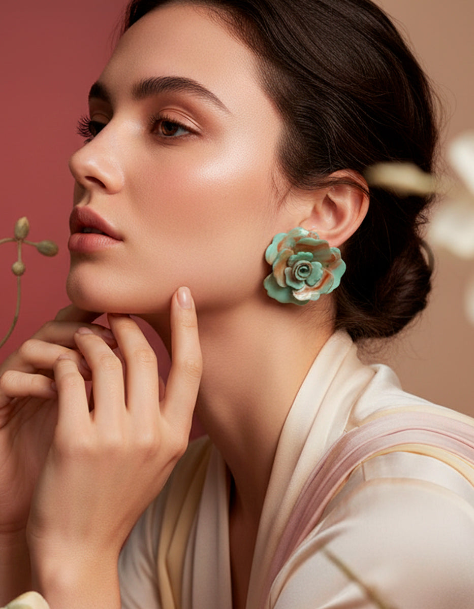 Aretes de Baquelita con forma de Flor en Tono Aqua Mandragora