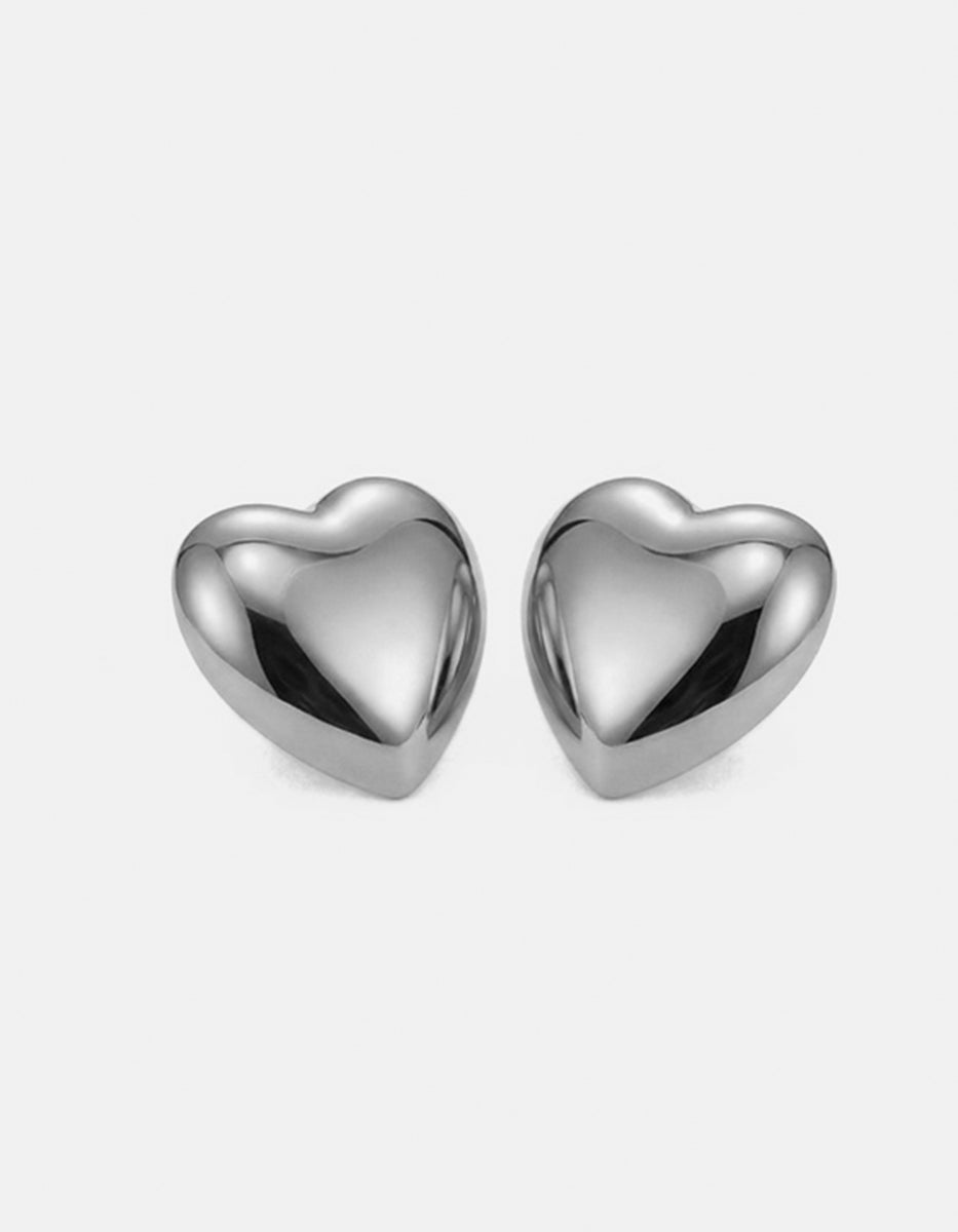Aretes de metal noble con baño de platino en forma de corazón