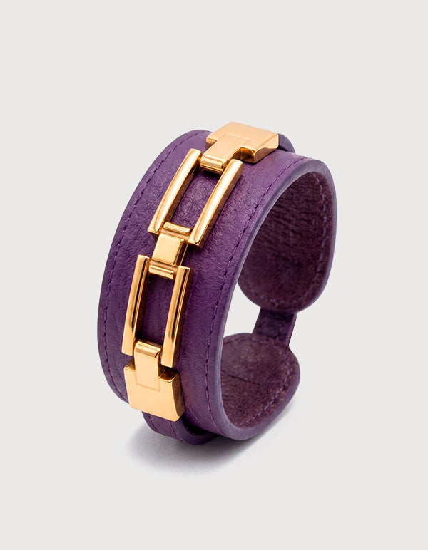 Pulsera de cuero púrpura con detalles en baño de oro