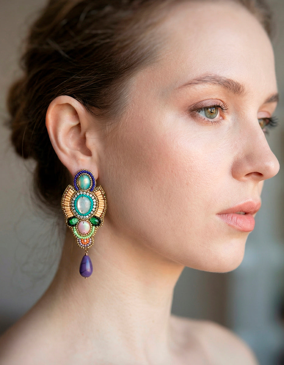Aretes de oro laminado 18kt con cuentas multicolor Mandragora
