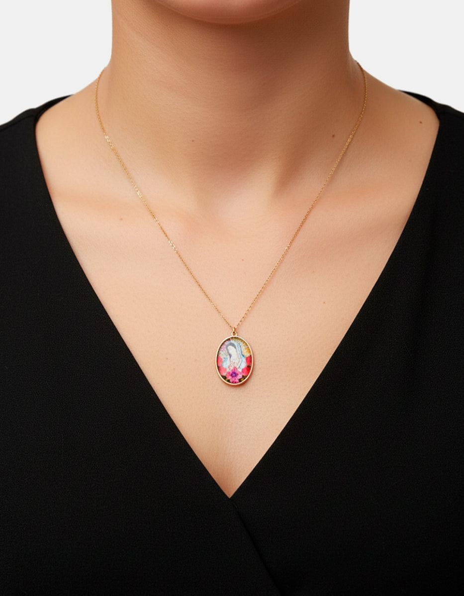Collar con Baño de Oro 18kt e Imagen de la Virgen de Guadalupe Divina Guadalupana