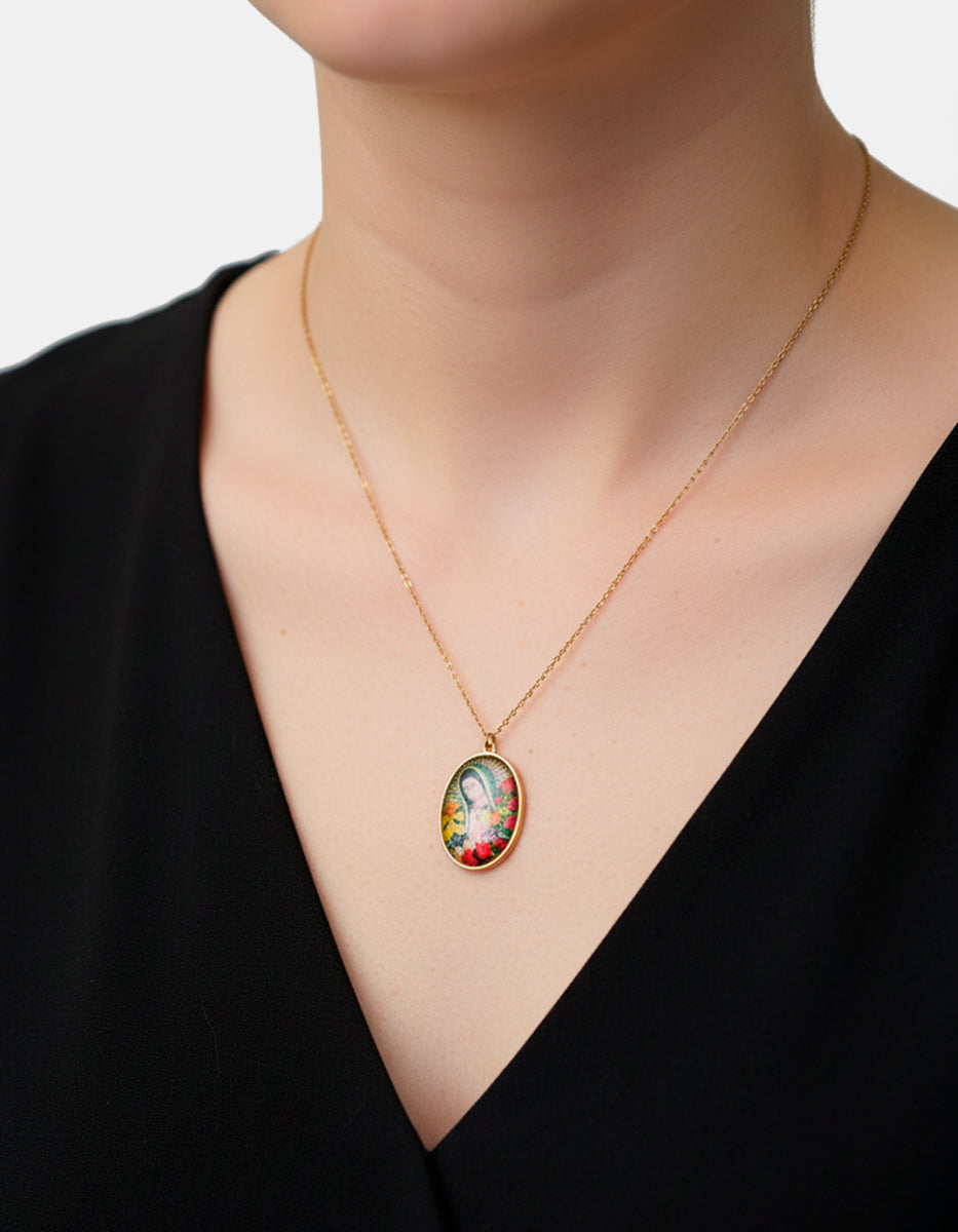 Collar con Baño de Oro 18kt e Imagen de la Virgen de Guadalupe Divina Guadalupana