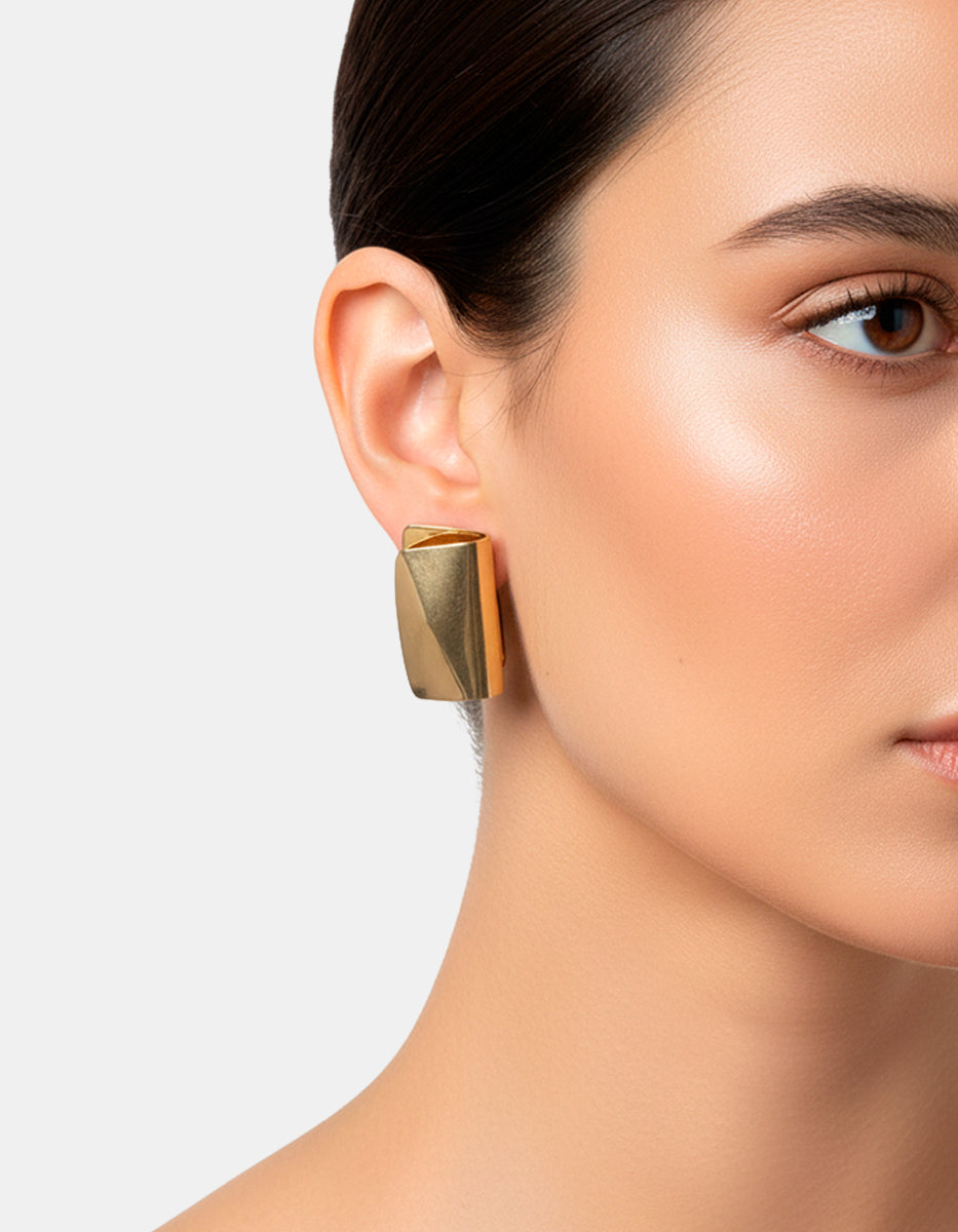 Aretes lisos forma orgánica Golden