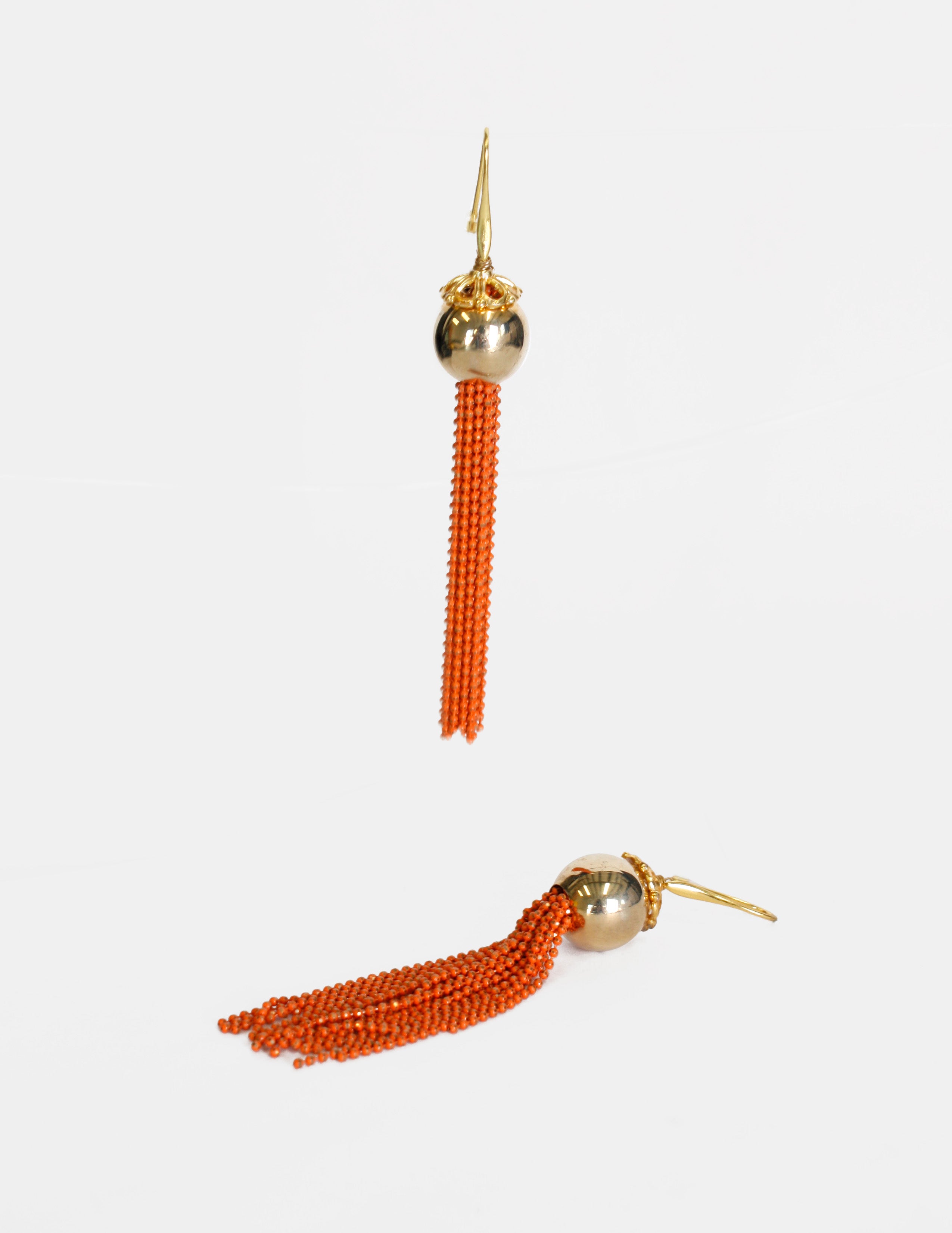 Aretes de bronce en baño de oro 22k con cuentas tono naranja