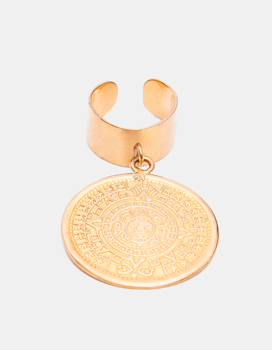 Anillo ajustable de bronce con baño de oro 22k y dije con grabado azteca