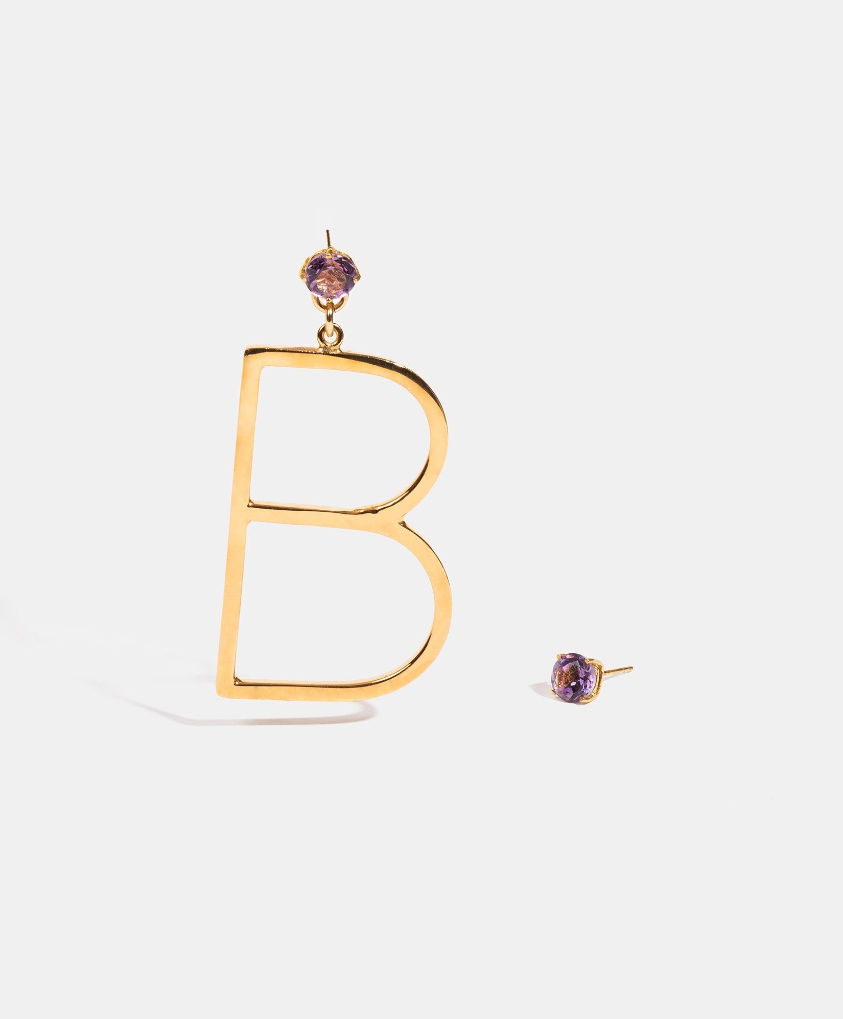 Aretes asimétricos con inicial B Lady