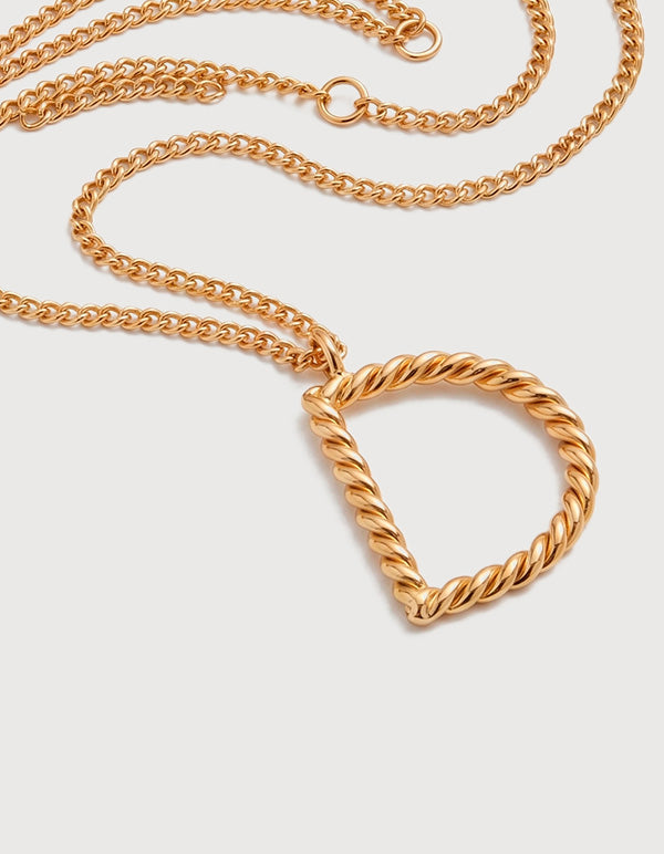 Collar de bronce en baño de oro 22k con letra “D”