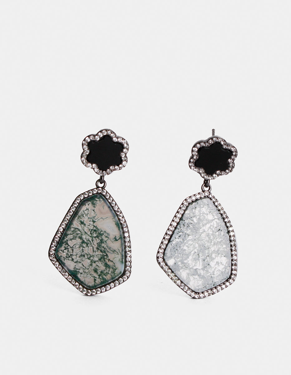 Aretes en Bronce con Baño de Rutenio, Laja Negra y Espinolitas Blancas Marquesa