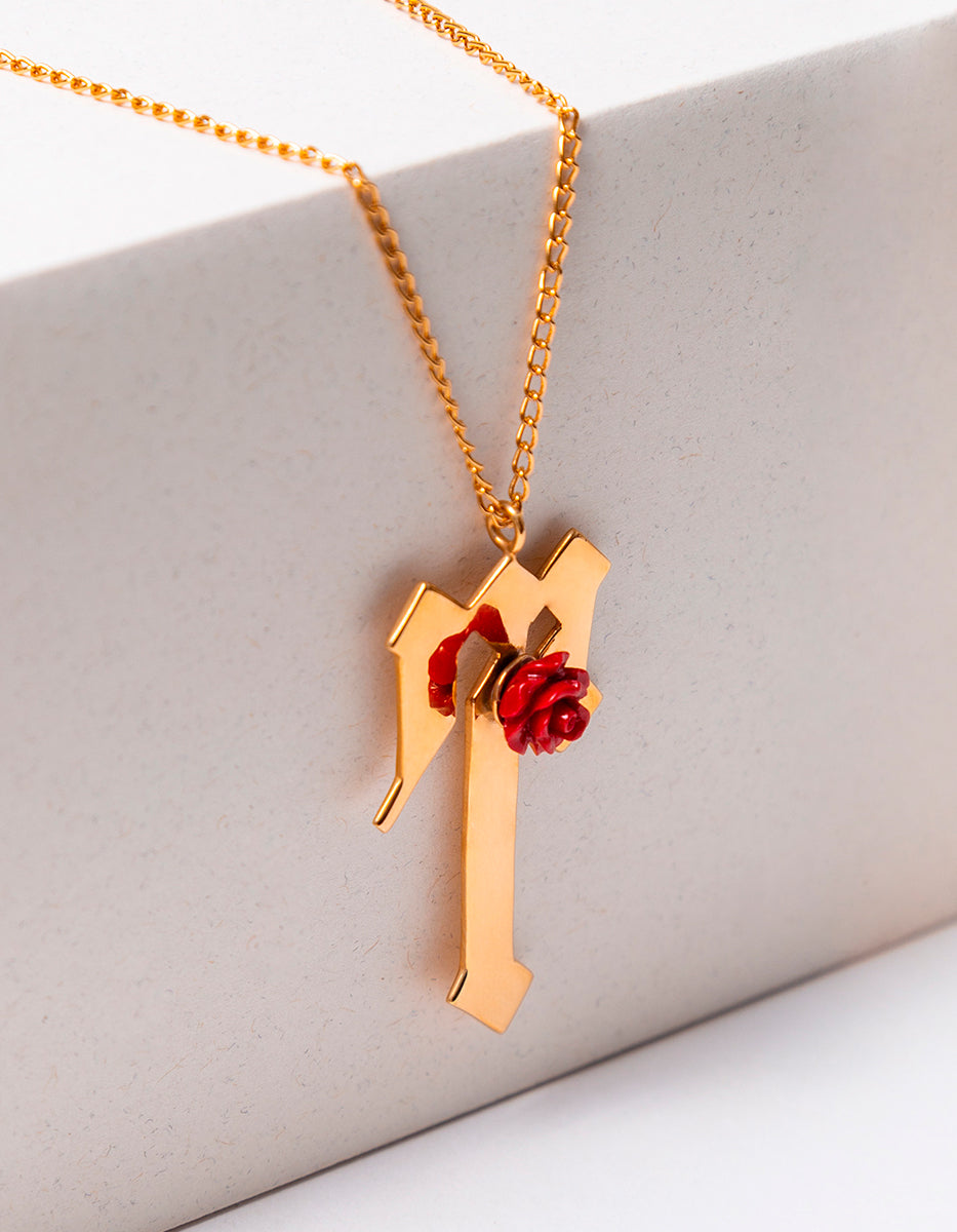 Collar en Bronce con Baño de Oro 22 kt Letra "T" y Rosa de Baquelita Roja Rock & Glam