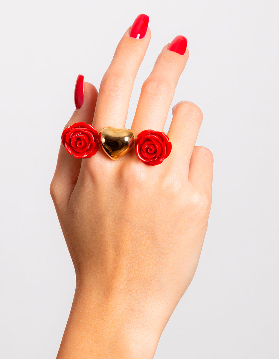 Anillo Doble Anilleta con Corazón en Bronce con Baño de Oro 22 kt y Rosas de Baquelita Roja Rock & Glam