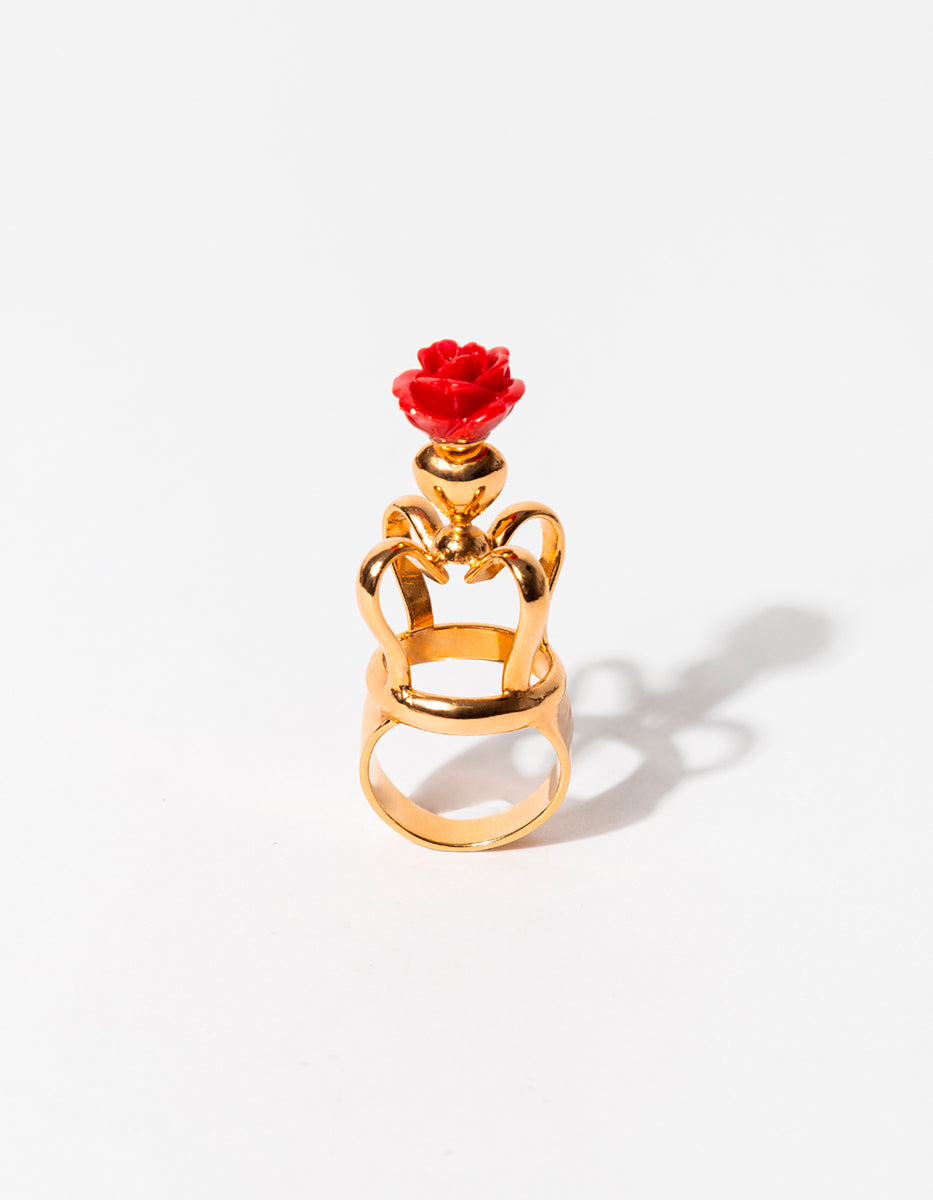 Anillo de Corona con Corazón en Bronce con Baño de Oro 22 kt y Rosas de Baquelita Roja Rock & Glam