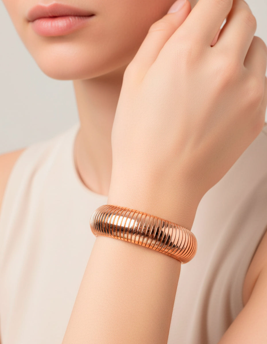 Brazalete ajustable de bronce en baño rosa con espinolitas®