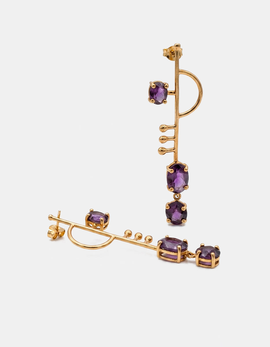Aretes de bronce en baño de oro de 22kt con amatista corte óvalo