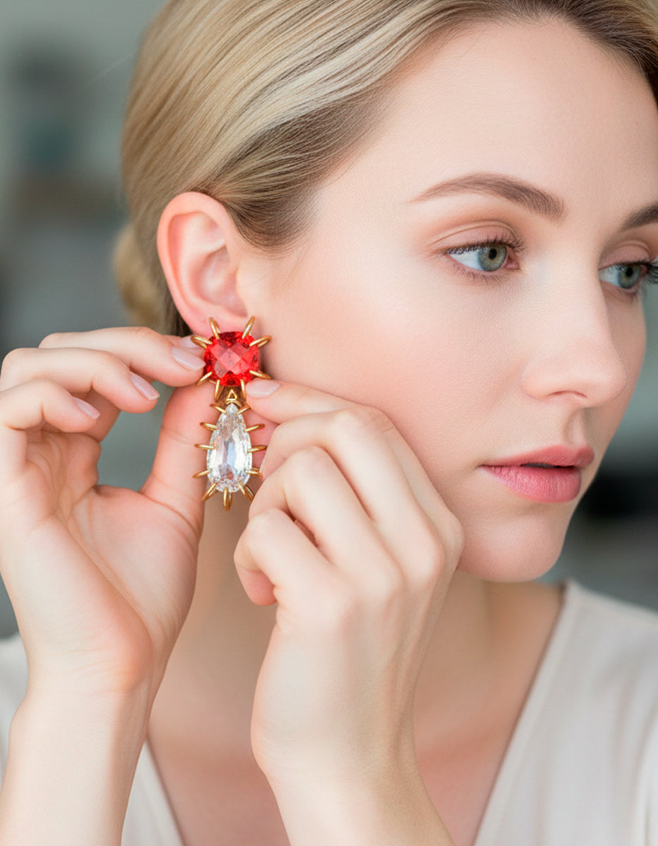 Aretes con baño de oro 22k, espinolita roja y topacio blanco