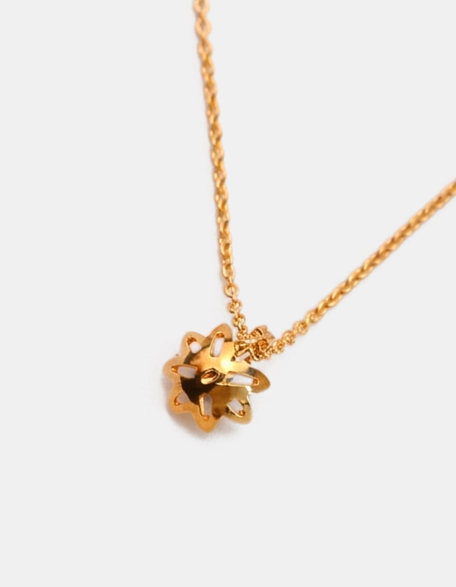 Cadena con dije de flor de loto en bronce con baño de oro 22 kt y espinolita brillante