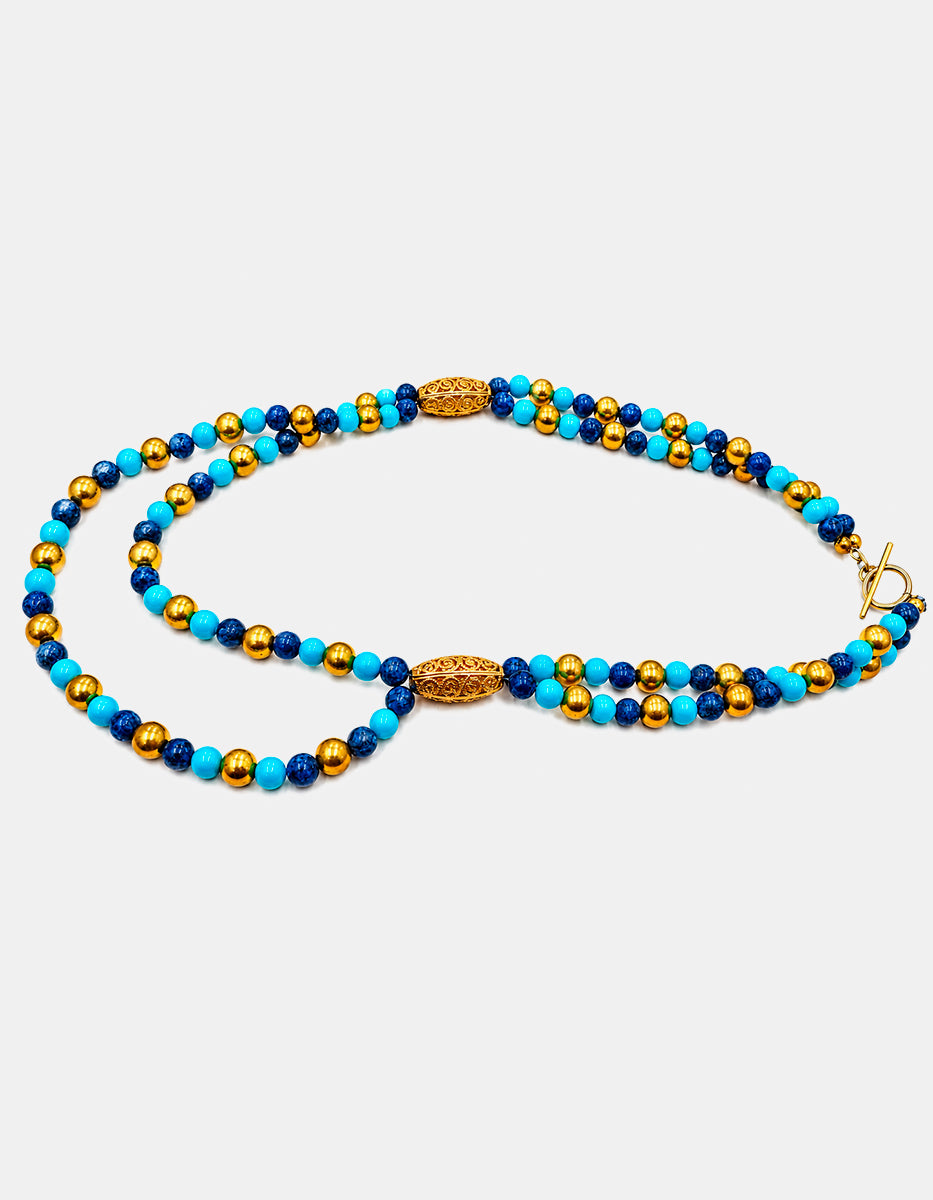 Collar doble hilera turquesa y azul con acentos de bronce en baño de oro de 22kt