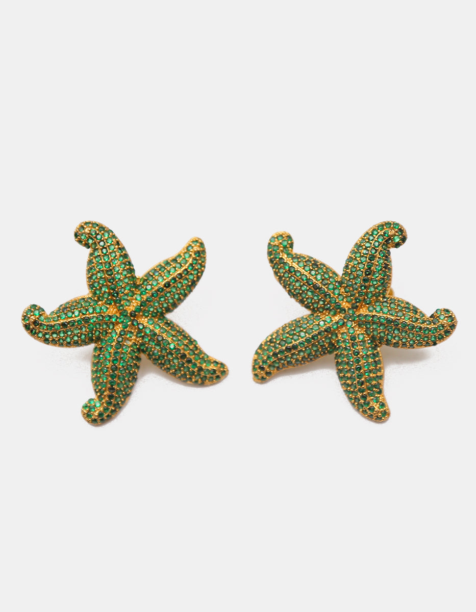 Aretes estrella de mar en bronce con baño de oro de 22kt y espinolitas verdes en corte brillante