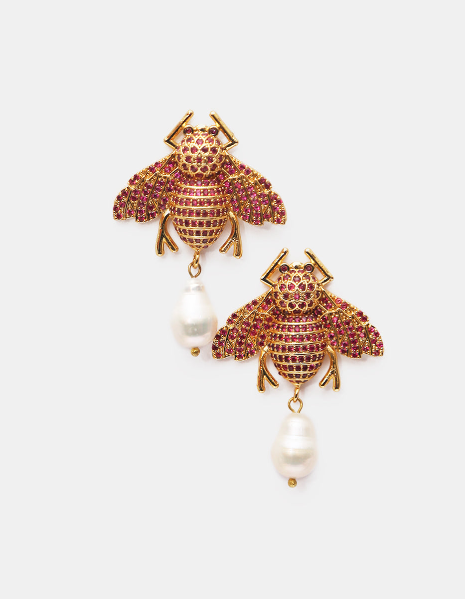 Aretes de bronce en baño de oro con espinolitas fucsia y perla barroca en Forma de abeja