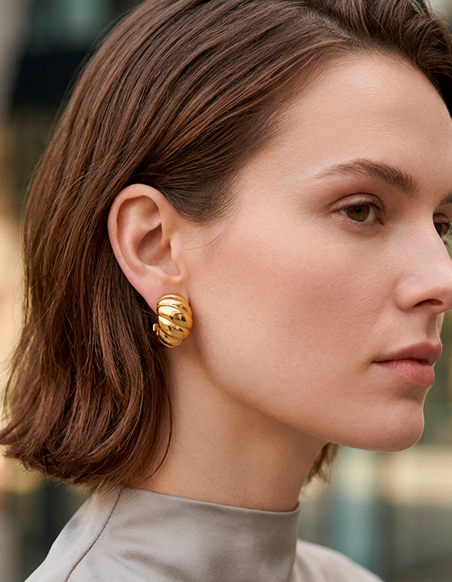 Aretes de bronce en baño de oro 22k en forma de Caracol