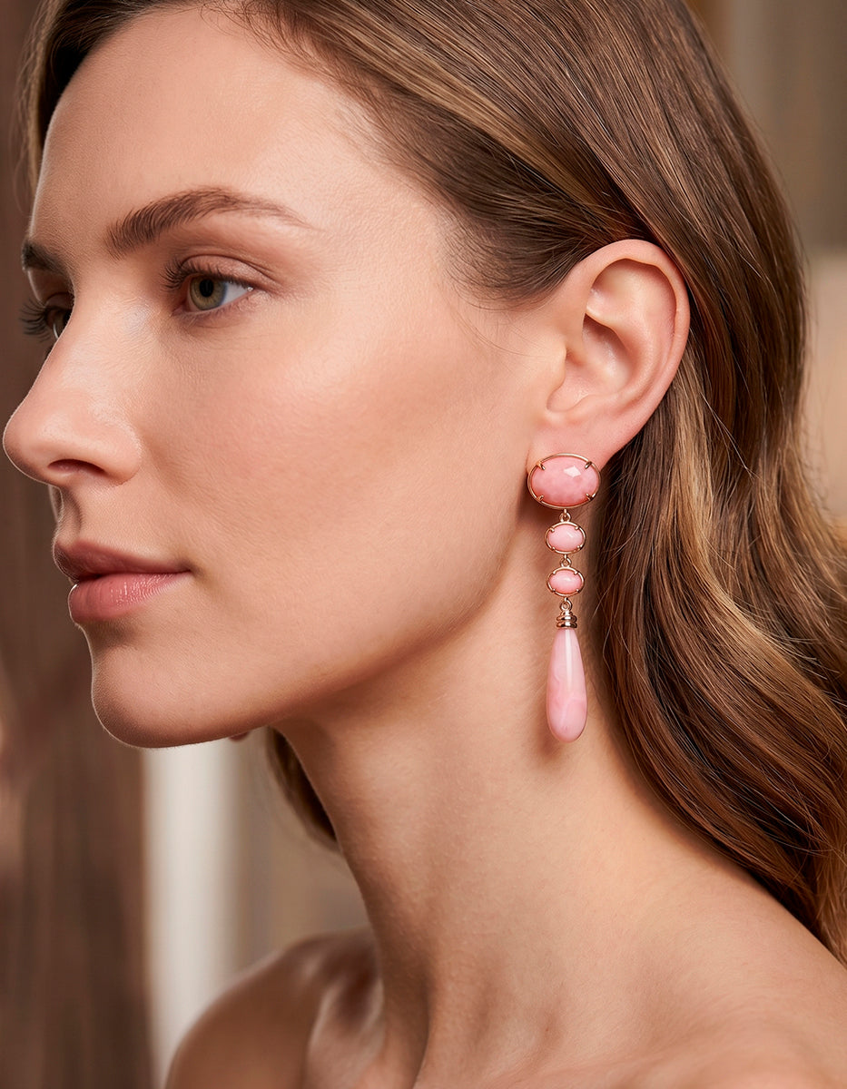 Aretes en bronce con baño vermeil 22 kt con piedras ojo de gato bicolor en tonos rosa salmón y blanco Marquesa
