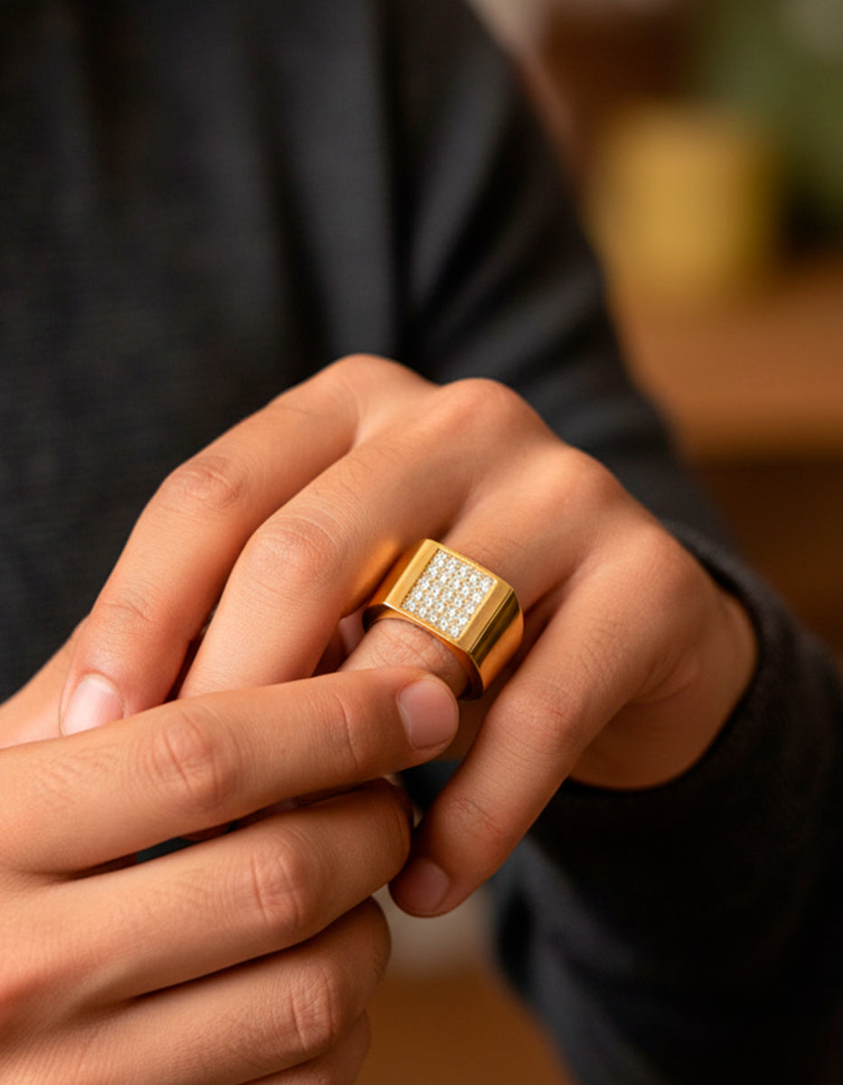 Anillo de acero en baño oro 22 kt con espinolitas Talla 8 Nordic