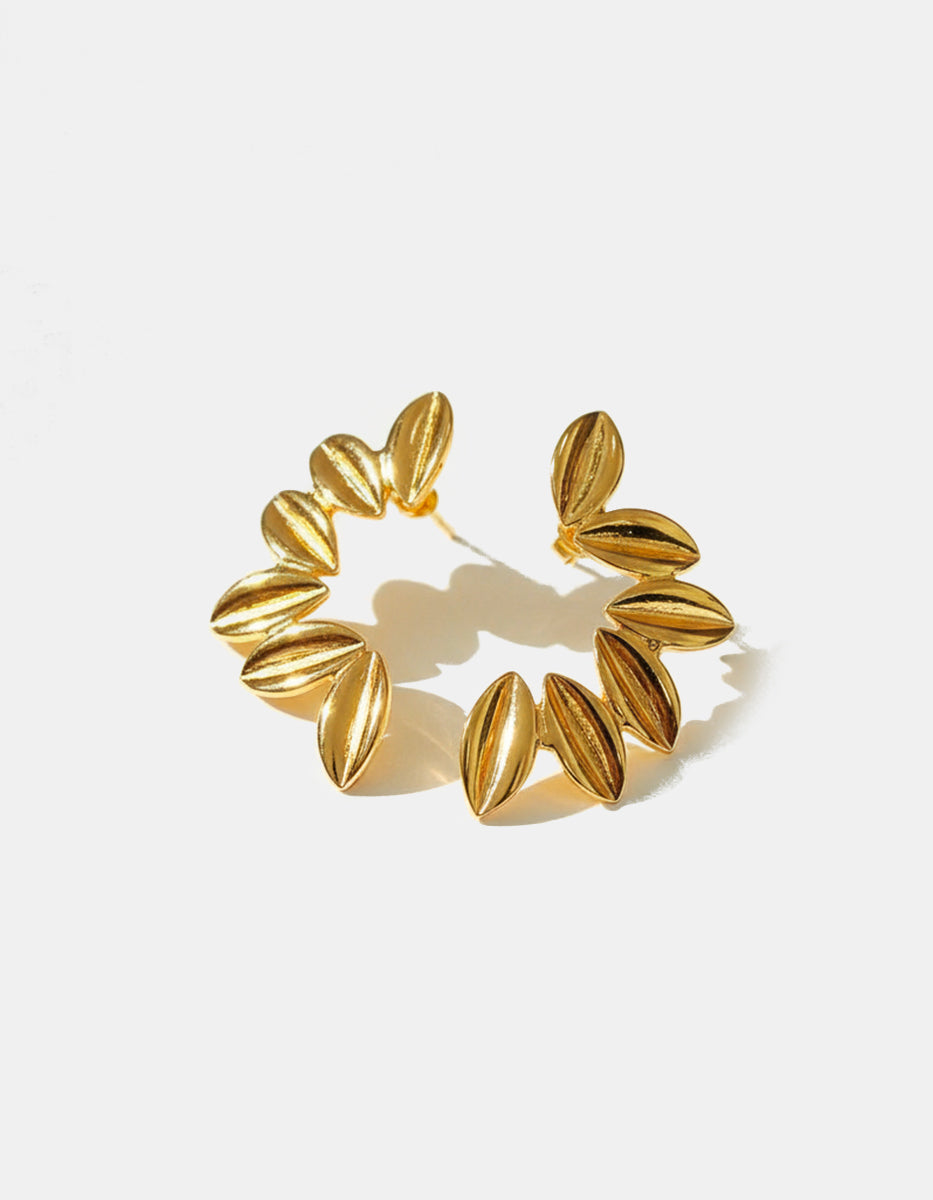 Aretes forma hojas en serie Golden