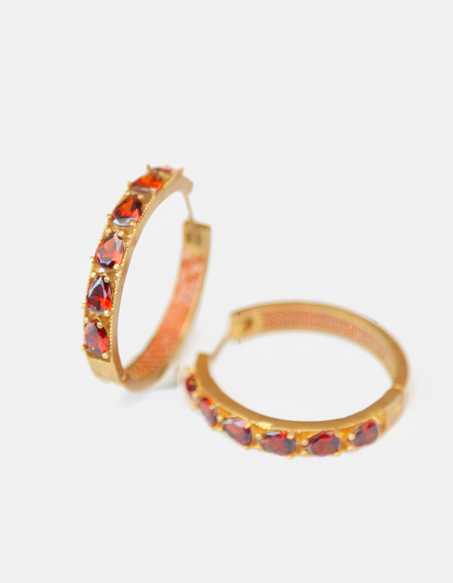 Arracadas de bronce con baño de oro 22k con piedra espinolita carnelia Flashy Moments