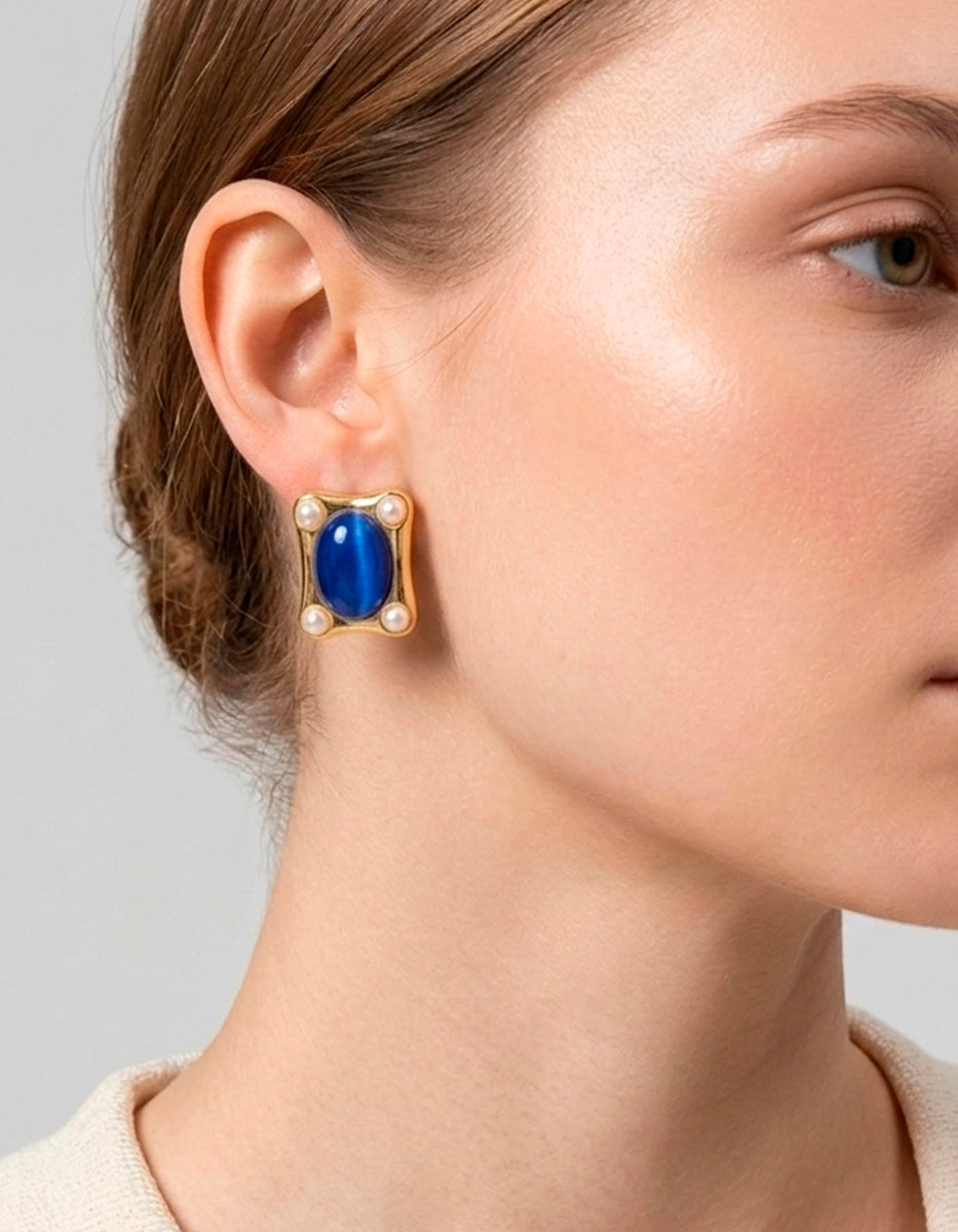 Aretes de bronce con baño de oro 22k con ágata azul rey y perla mabe