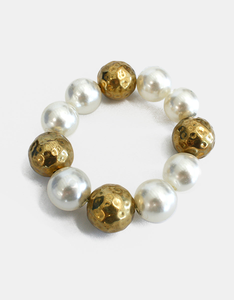 Pulsera con Bola Martillada en Baño de Oro 22 kt y Perla Mabe Sonia