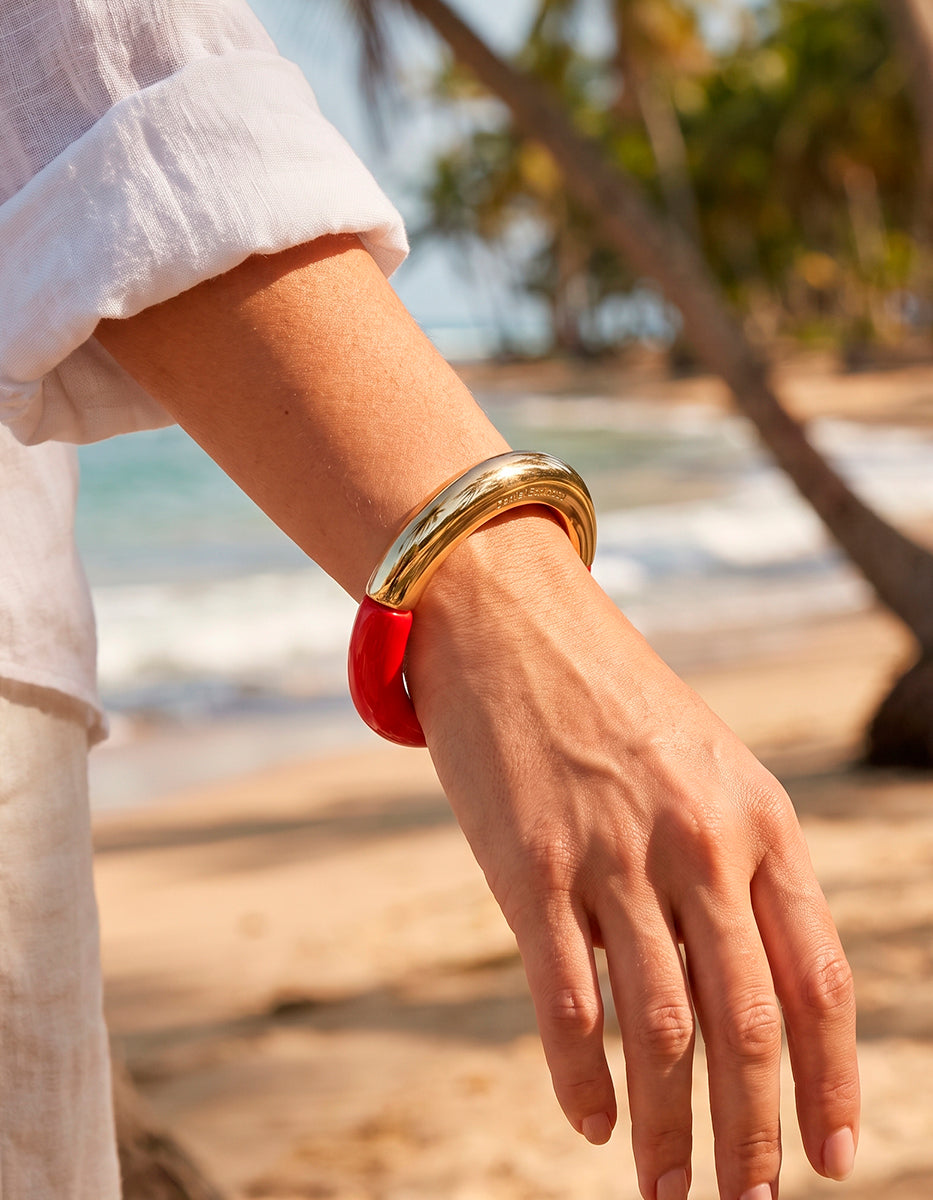 Brazalete rígido bicolor de resina roja y baño de platino con acabado pulido Ultramar