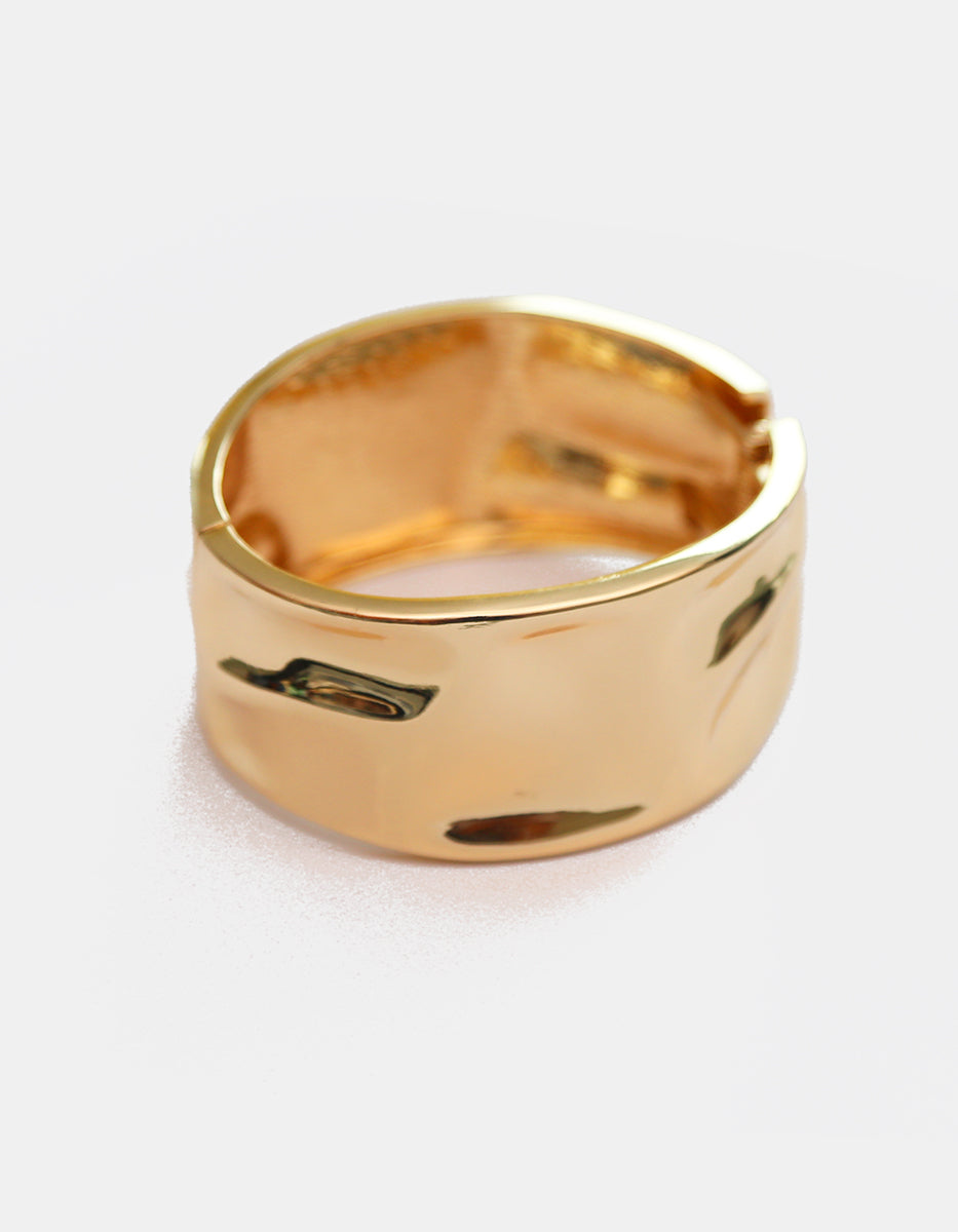 Brazalete en oro laminado de 22kt de superficie ondulada