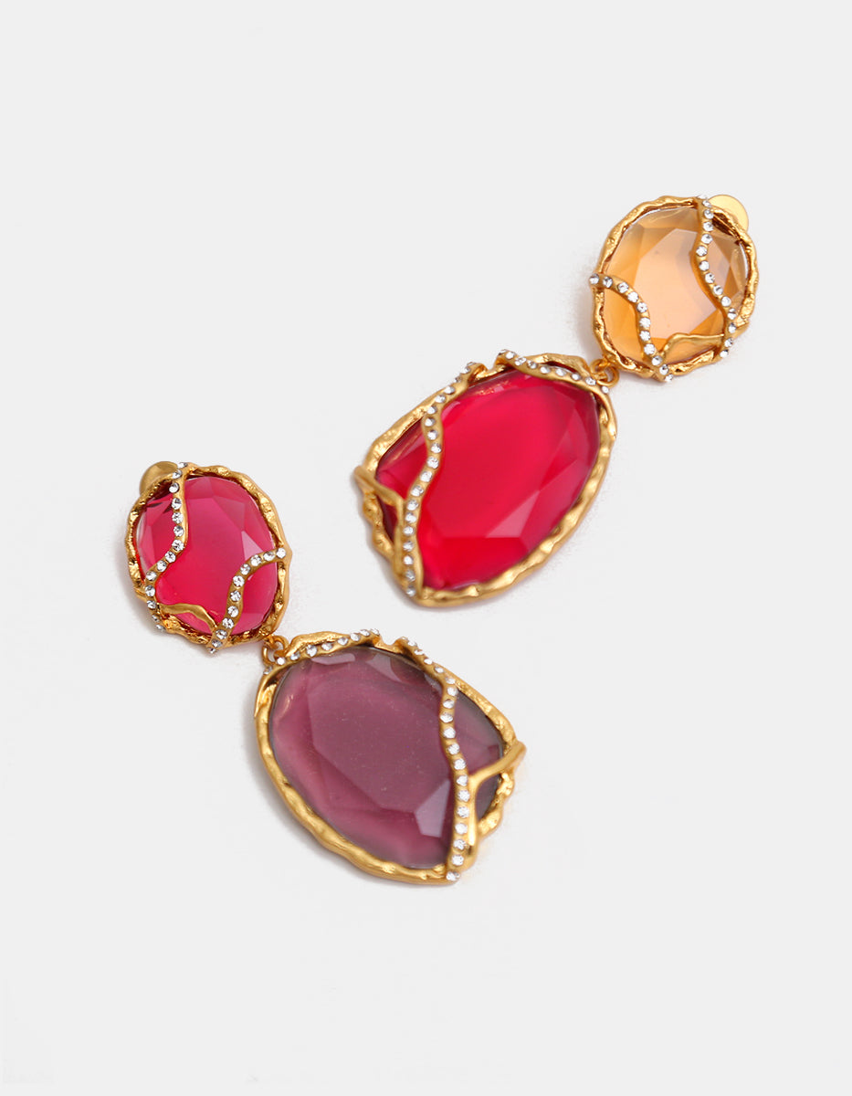 Aretes en oro laminado de 22kt con espinolita fucsia, cornalina y amatista