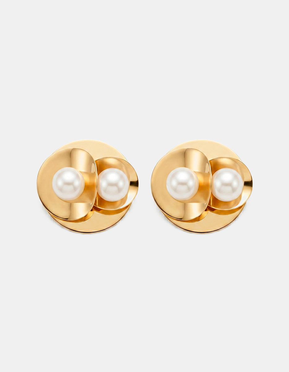 Aretes de oro laminado 22 kt en forma de hojuela con perla mabe Golden Chic