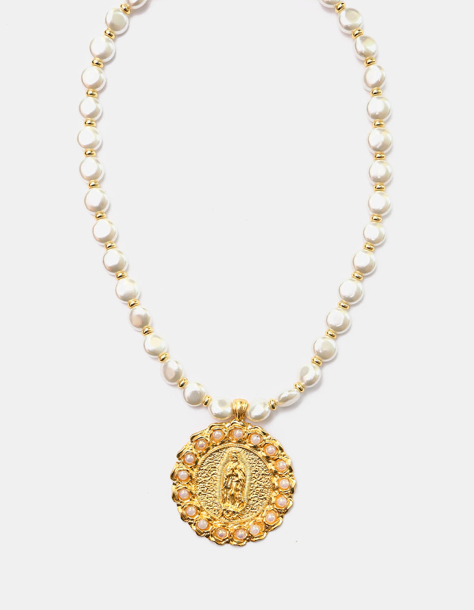 Collar de Perlas Mabe con Medalla Virgen de Guadalupe y Bisel de Perlas en Baño de Oro de 22kt Ultramar