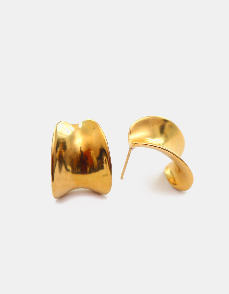 Aretes de silueta cóncava en oro laminado de 22k Golden Chic