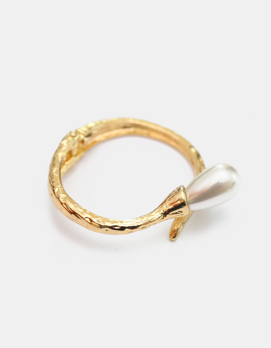 Brazalete Rígido Orgánico en Baño de Oro de 22kt con Perla Barroca en Gota