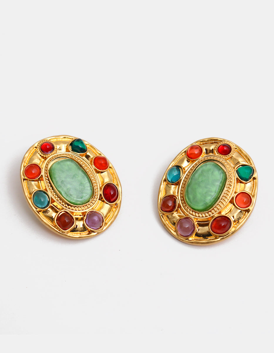 Aretes ovalados en oro laminado de 22kt con gemas multicolores y centro verde