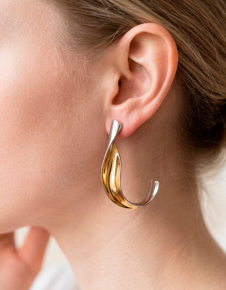 Aretes torcidos en bronce con baño de oro laminado de 22kt