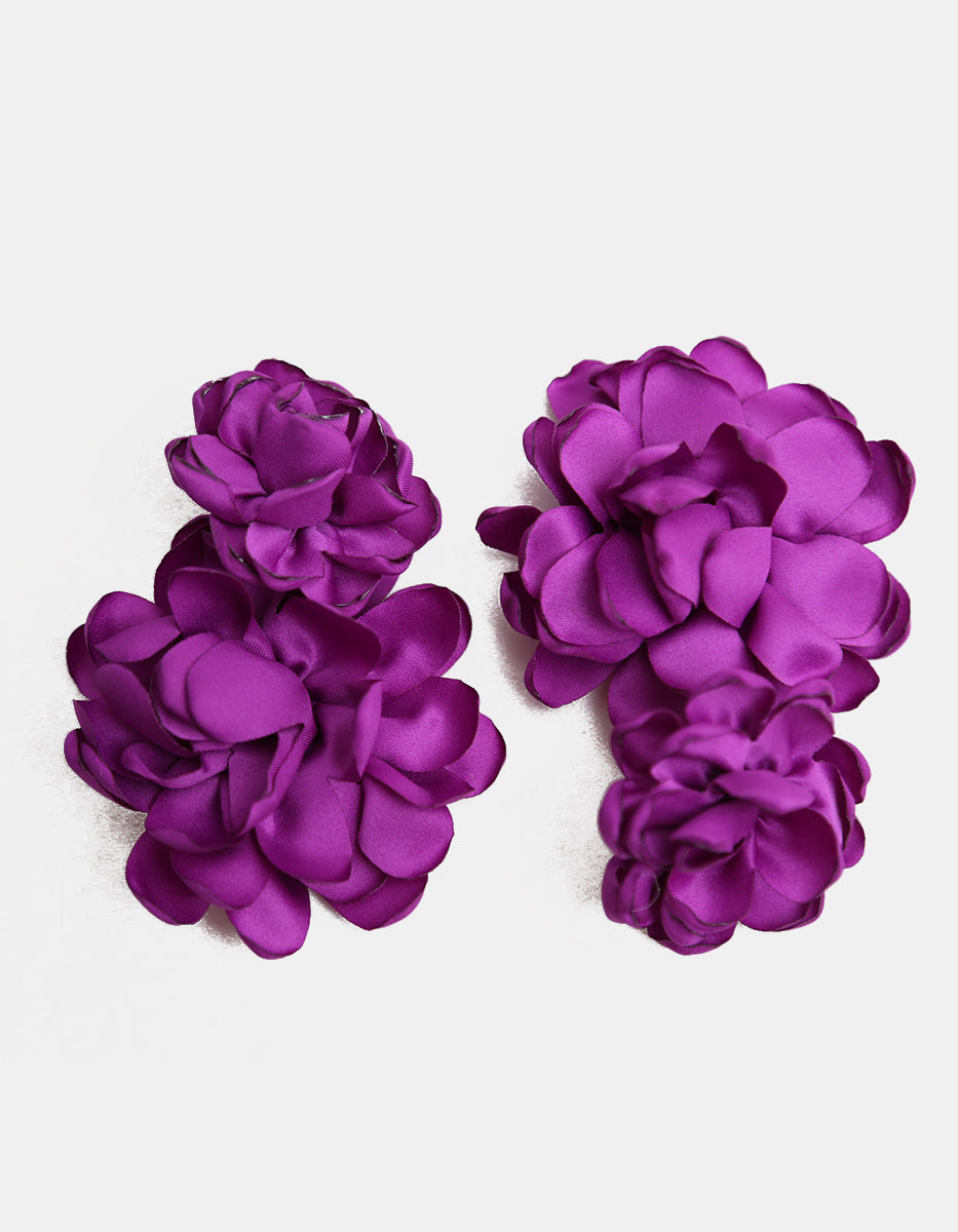 Aretes de doble flor de raso de seda morado en oro laminado de 22kt